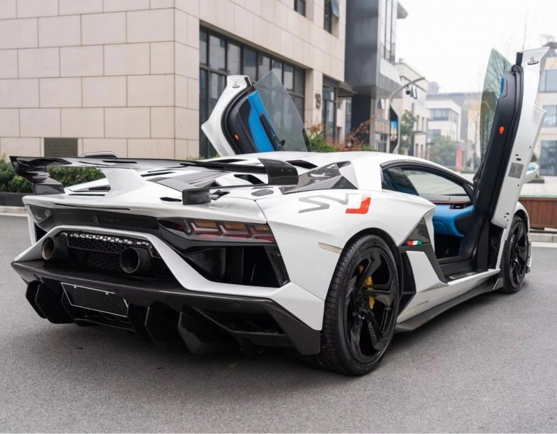 High Quality Fast Delivery Whole Sale Price Dry Carbon Fiber SVJ Rear Bumper for  Aventador LP700 LP720